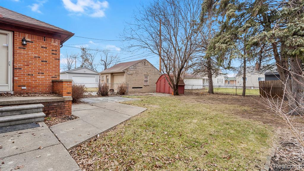 main property photo 20