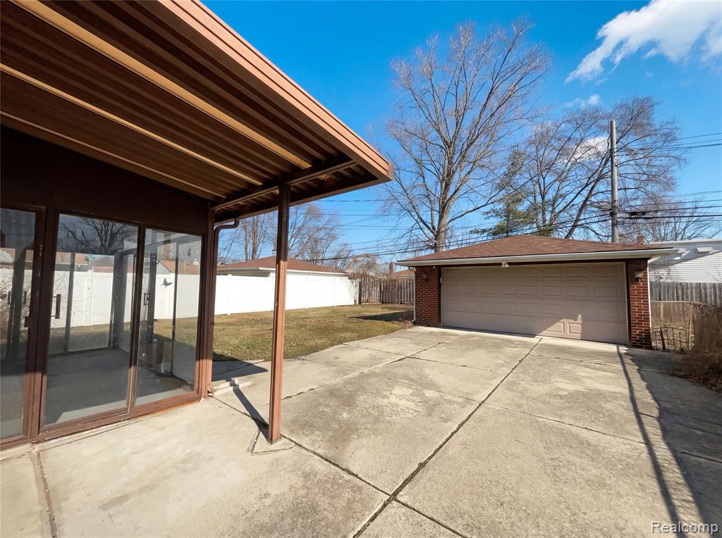 main property photo 14