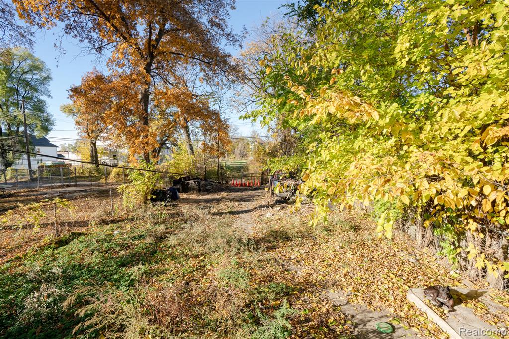 main property photo 26
