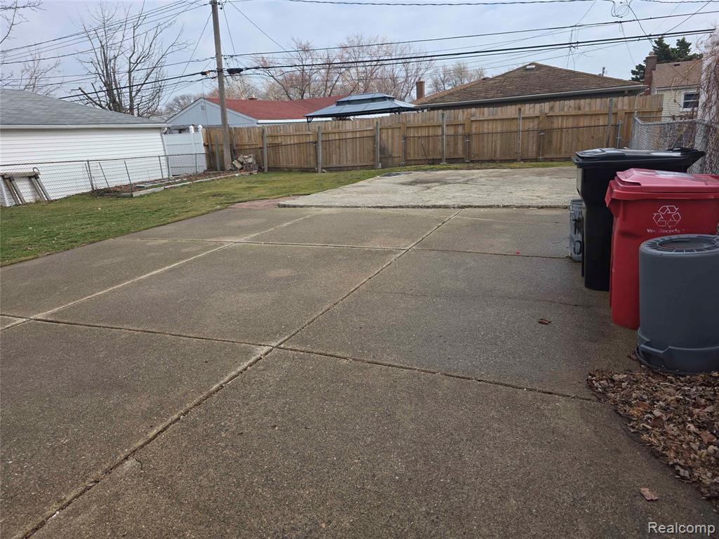 main property photo 9
