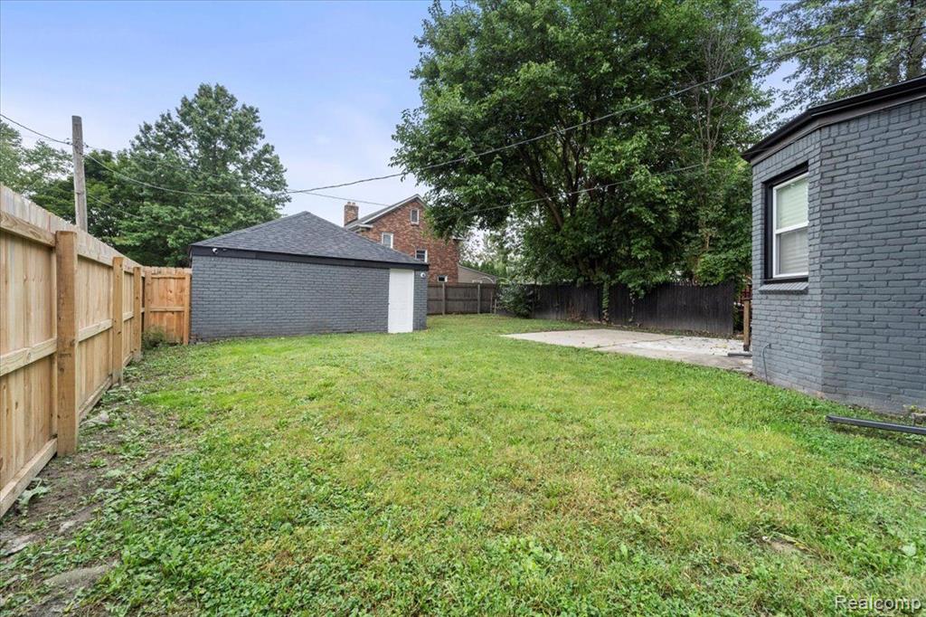 main property photo 13