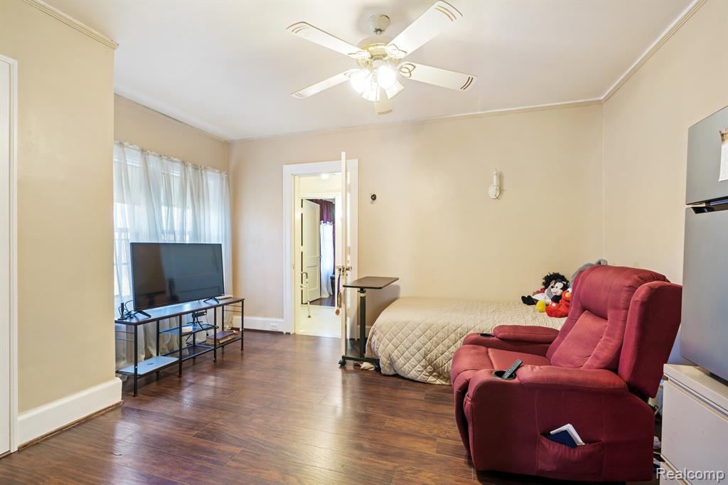 main property photo 28