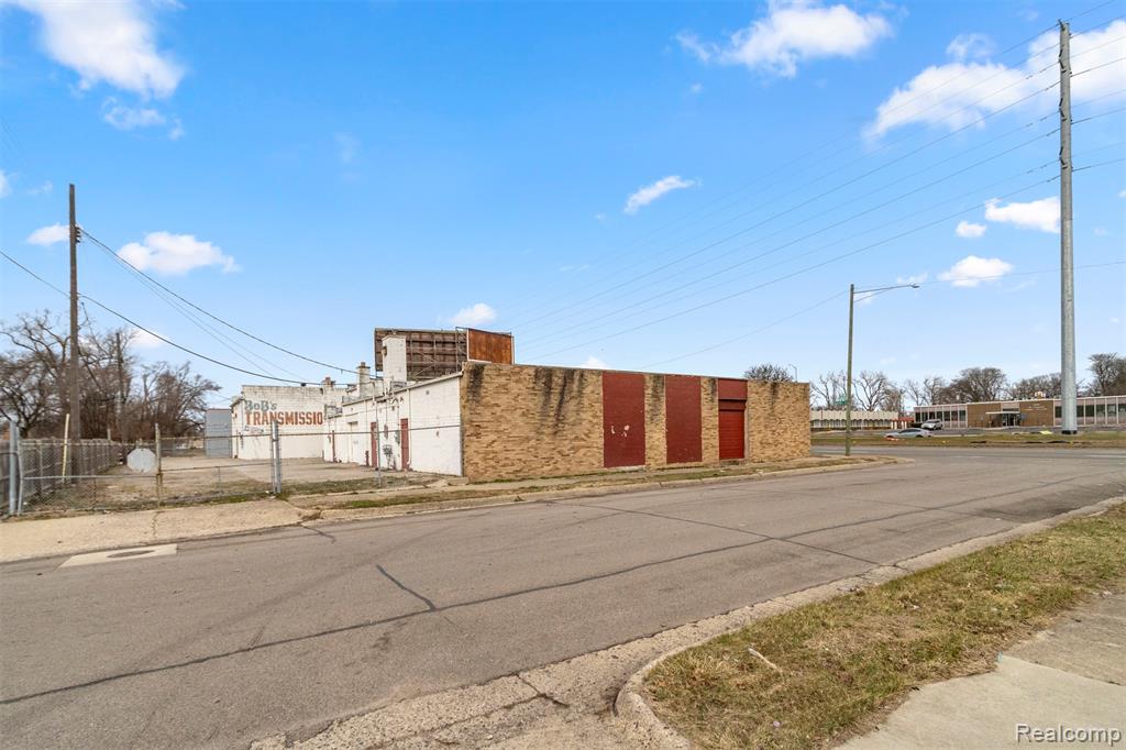 main property photo 13