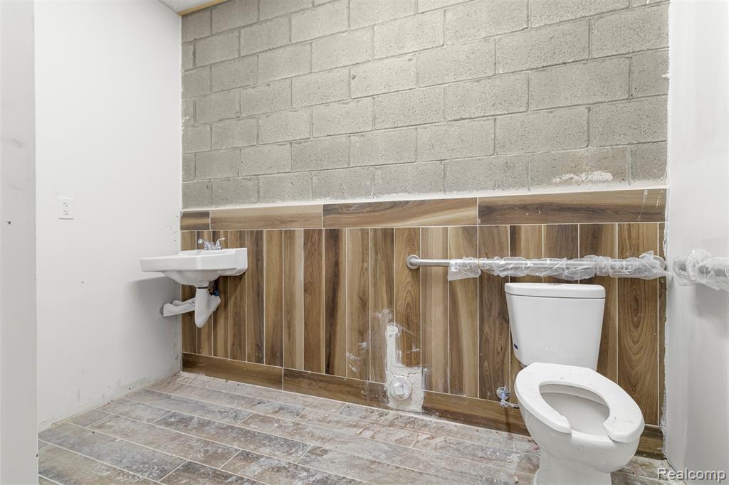 main property photo 43