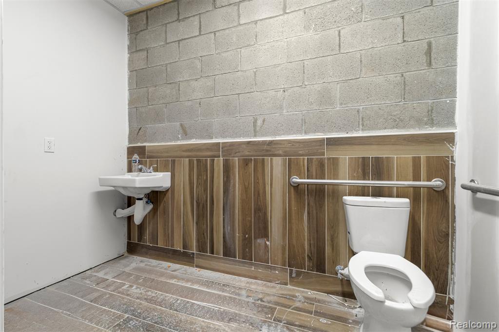 main property photo 60