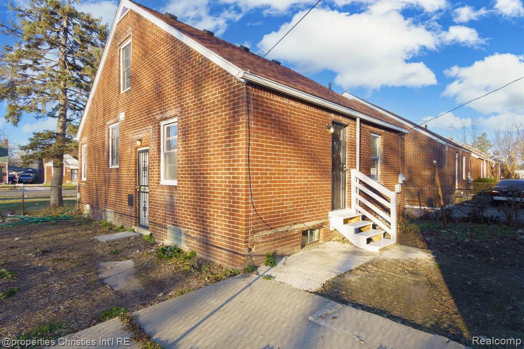main property photo 30