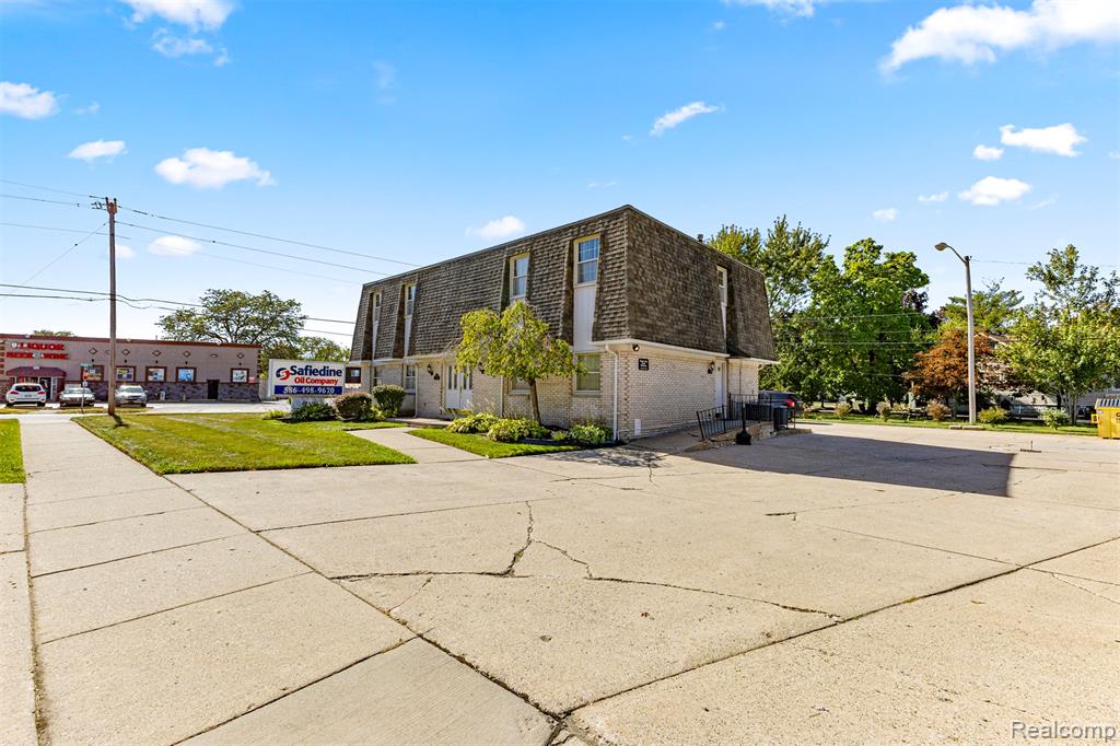 main property photo 40