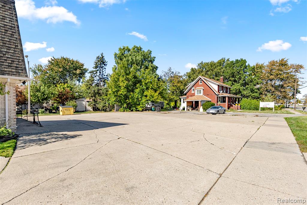 main property photo 42