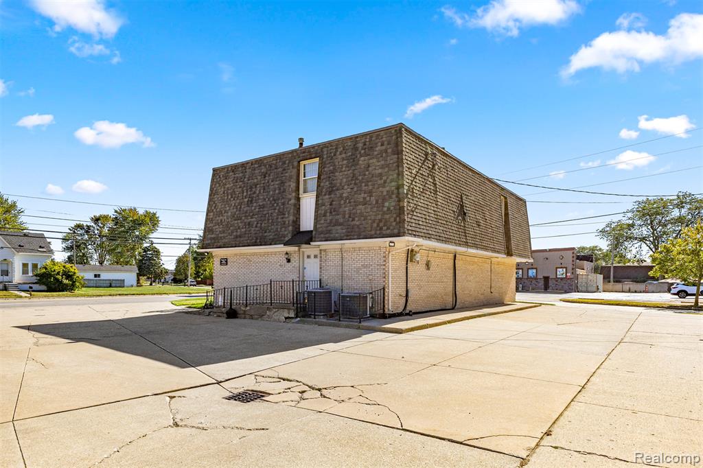 main property photo 6