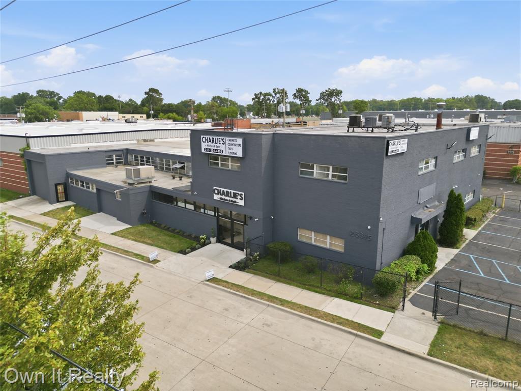 main property photo 37