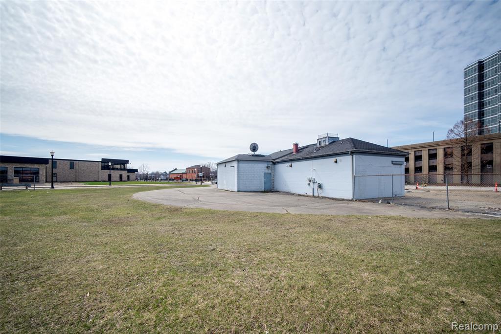 main property photo 16