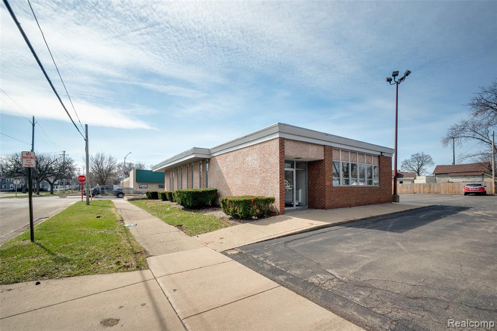 main property photo 22