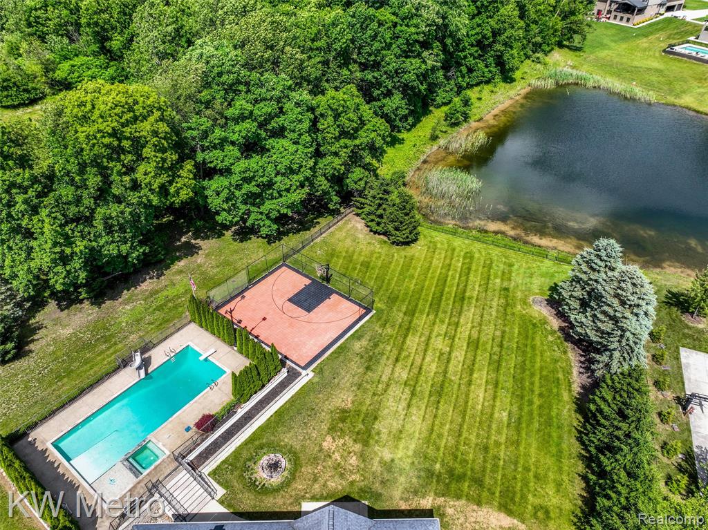 main property photo 19
