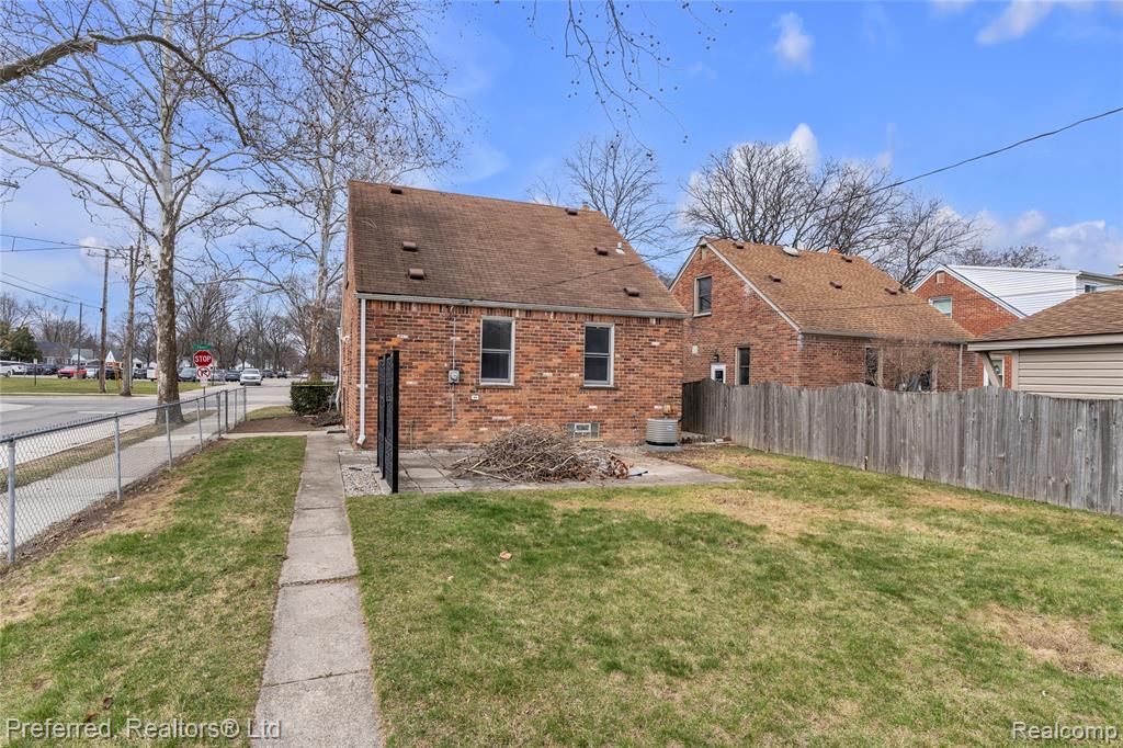 main property photo 37