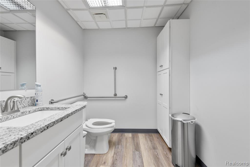 main property photo 27
