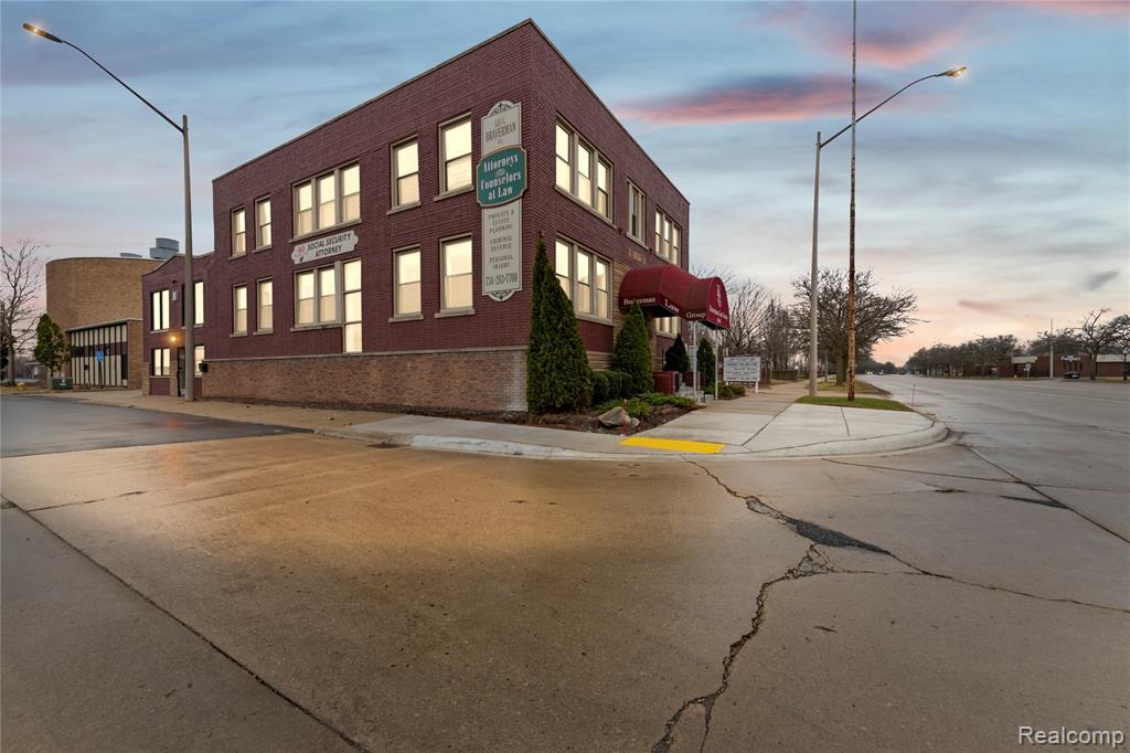 main property photo 5