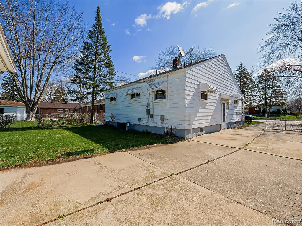 main property photo 23