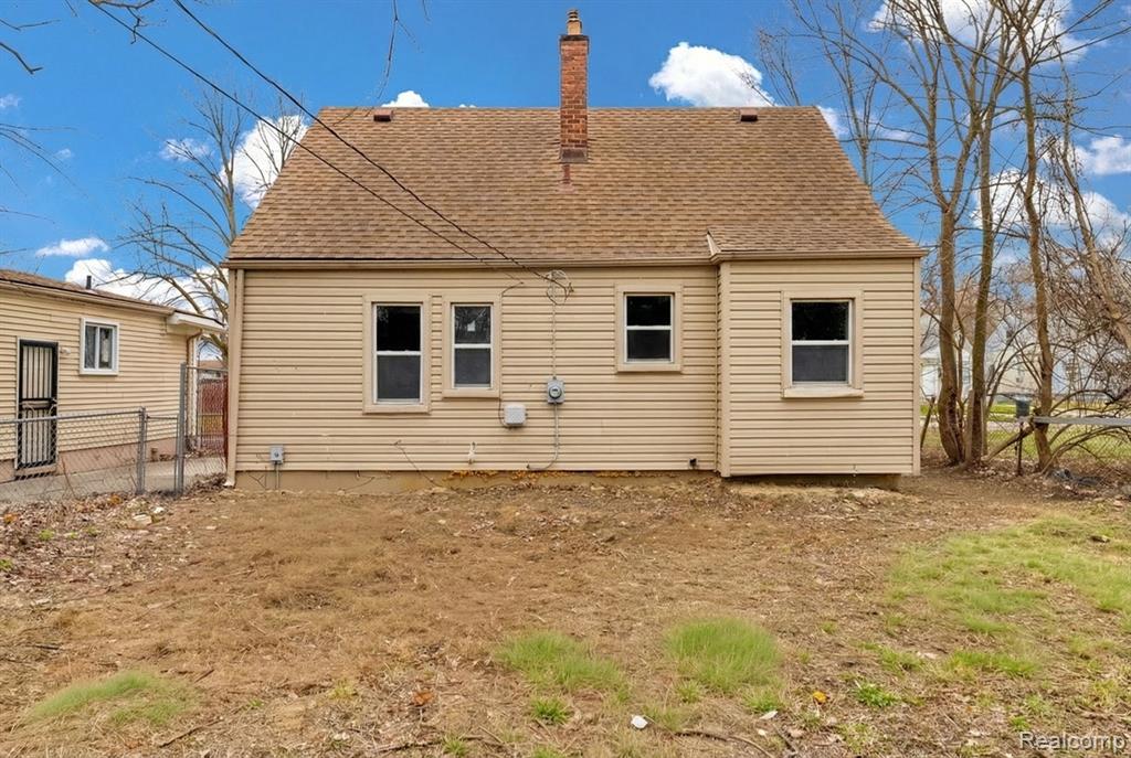 main property photo 18
