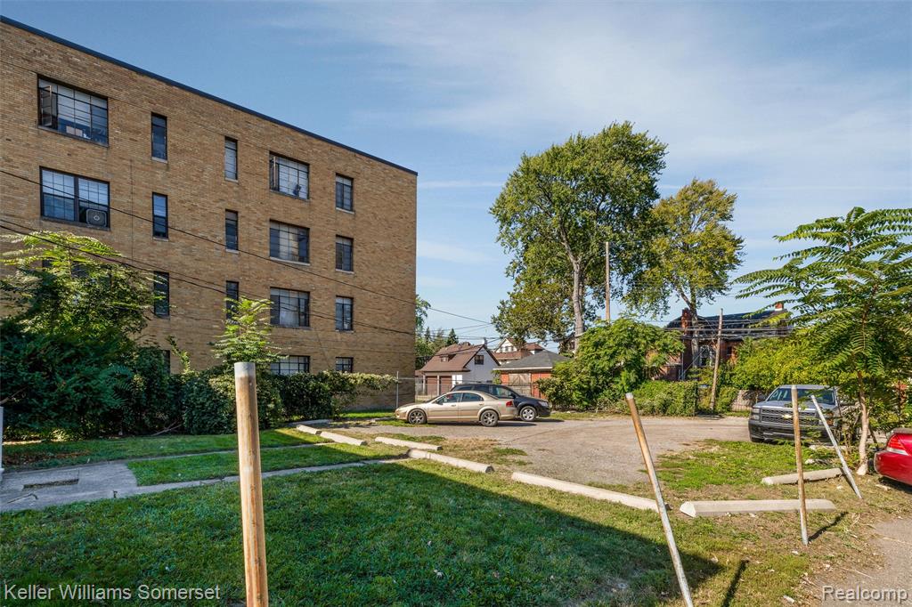 main property photo 41