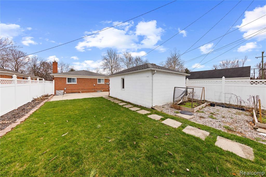 main property photo 26