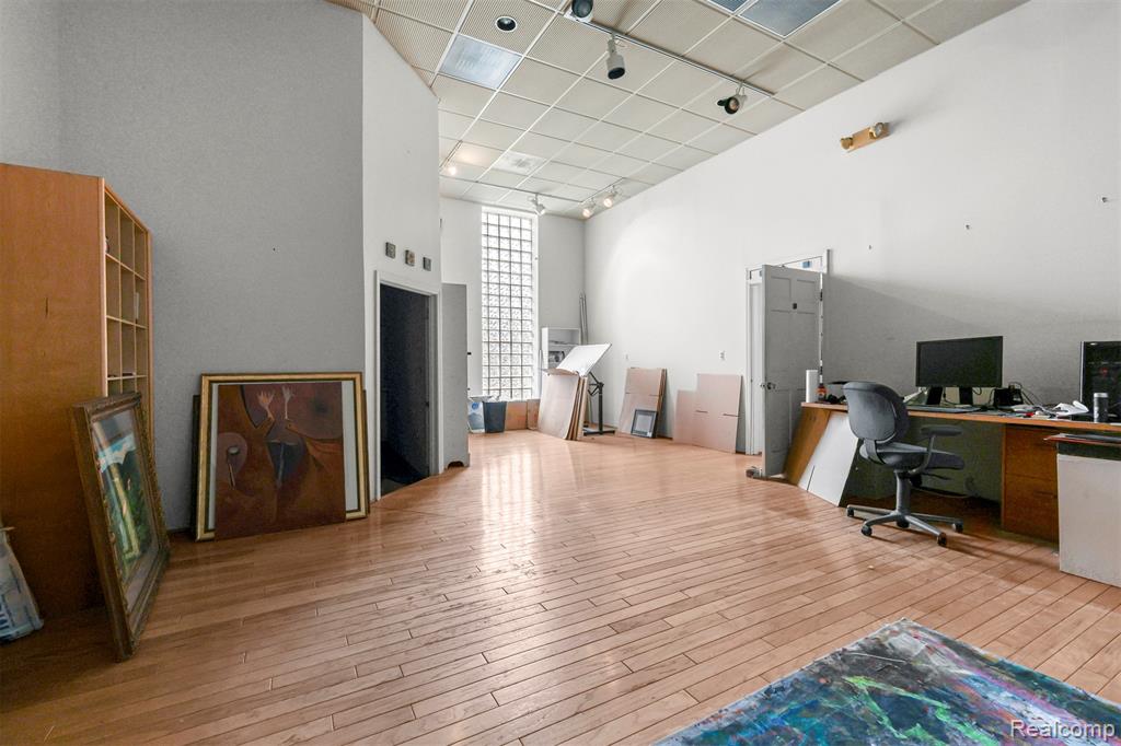 main property photo 75