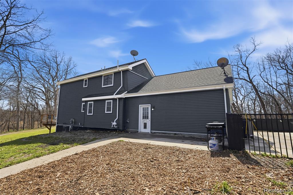 main property photo 28