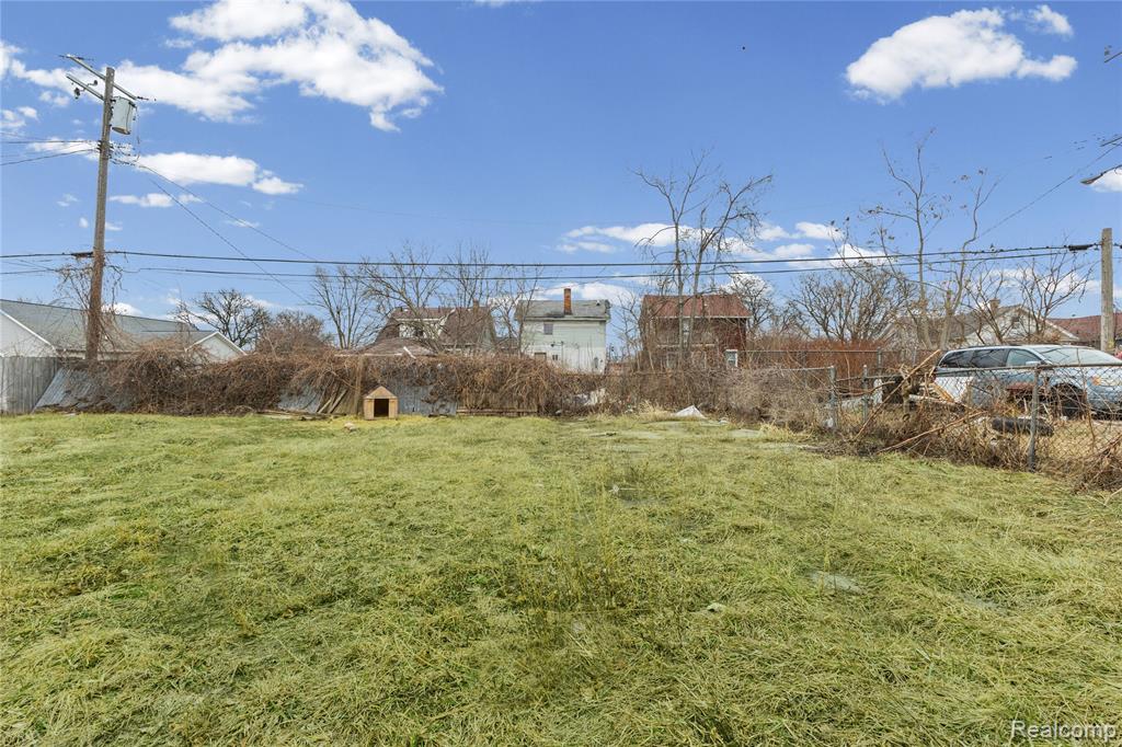 main property photo 23