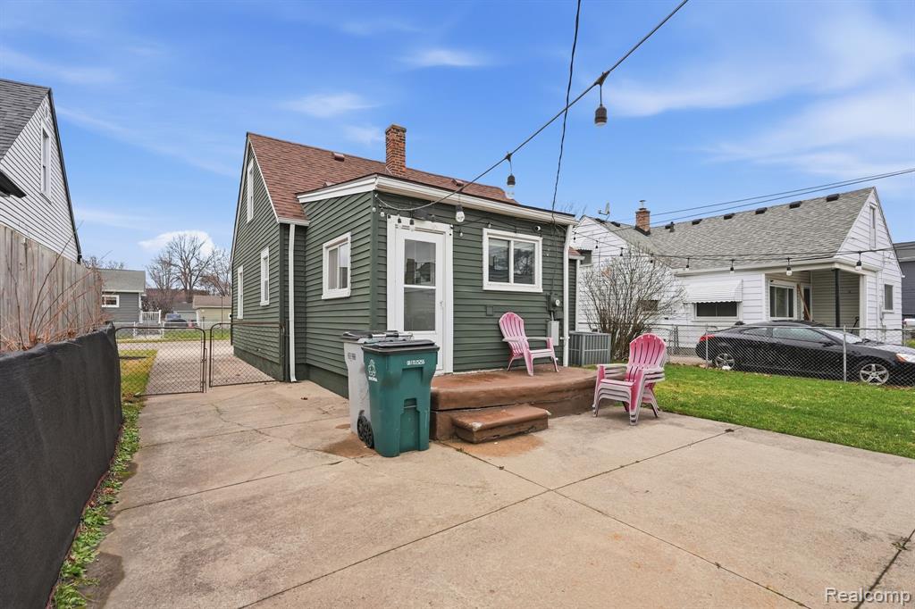 main property photo 28