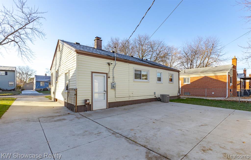 main property photo 17