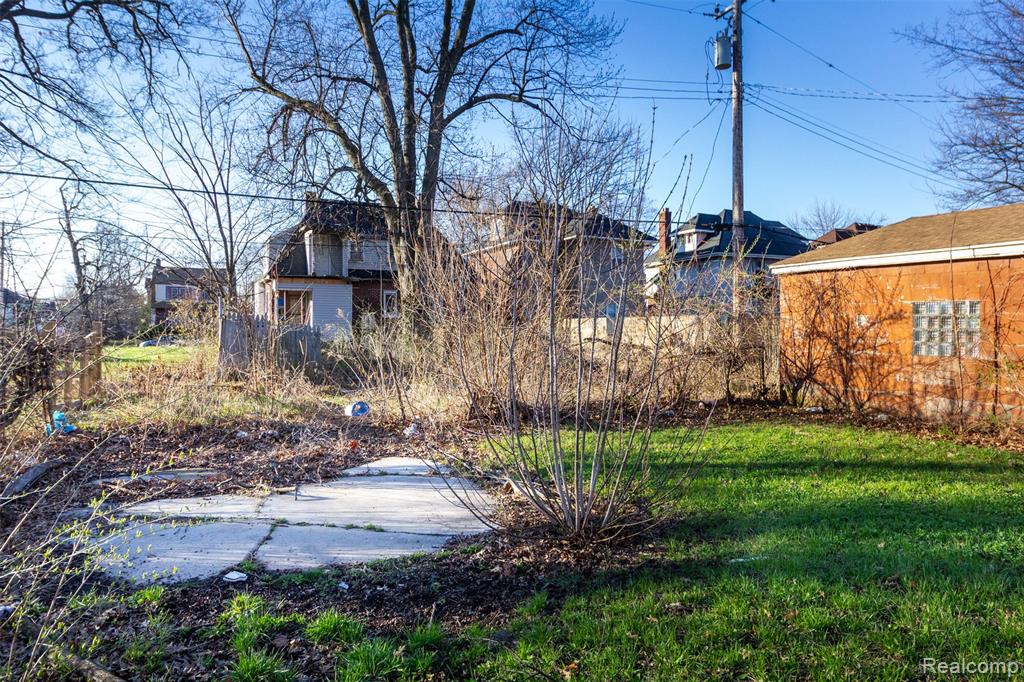 main property photo 23