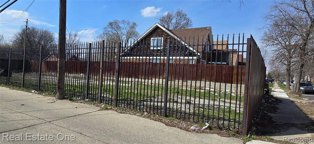 main property photo 4