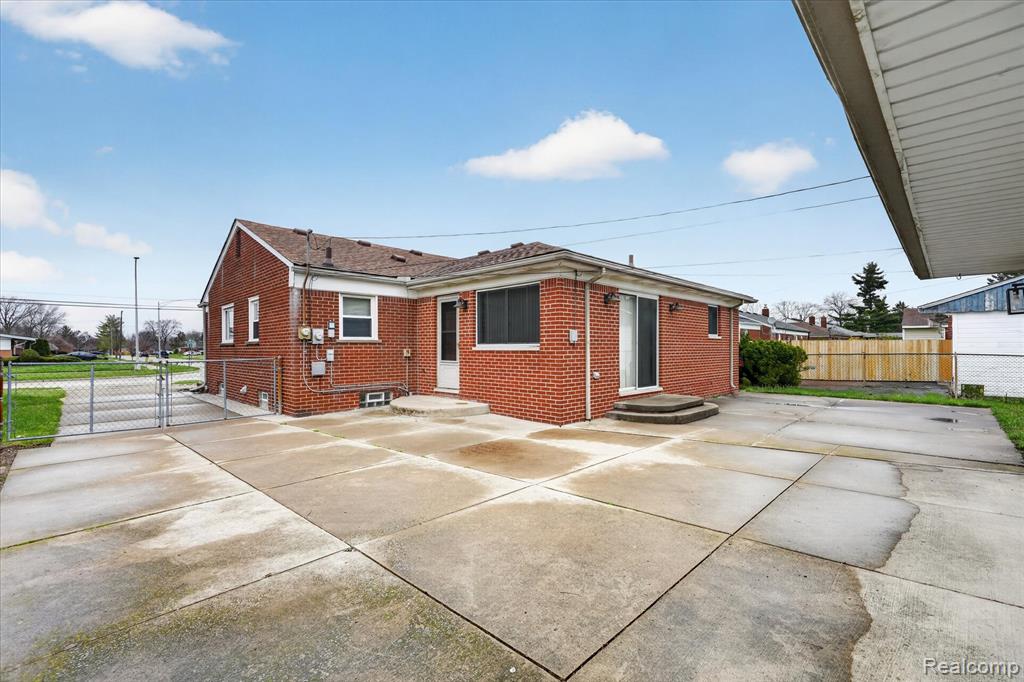 main property photo 20