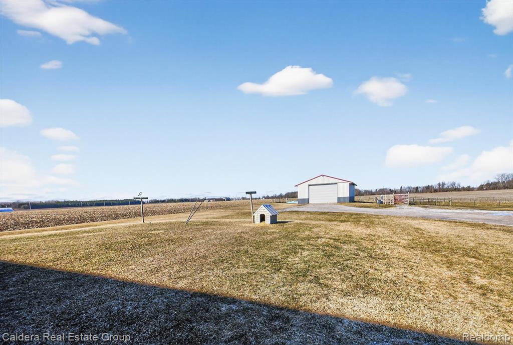 main property photo 32