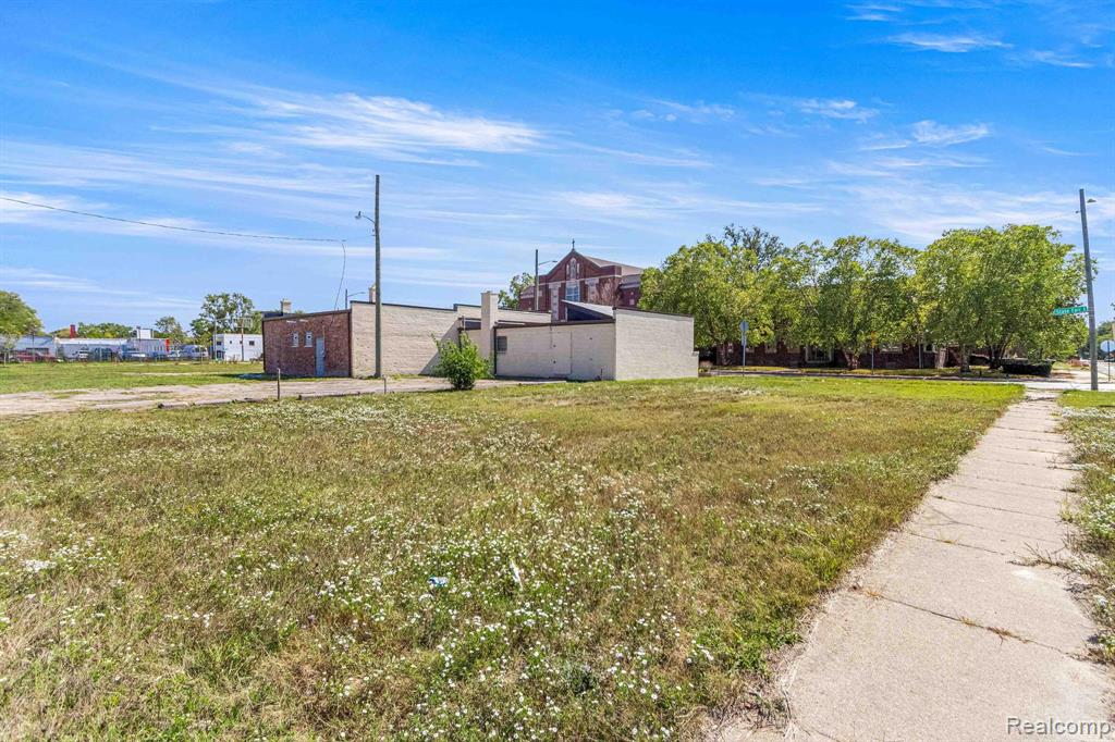 main property photo 23