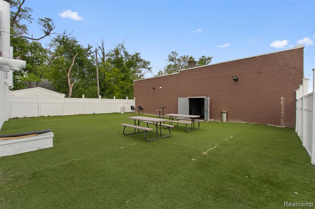 main property photo 17