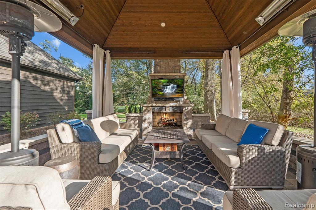 main property photo 37