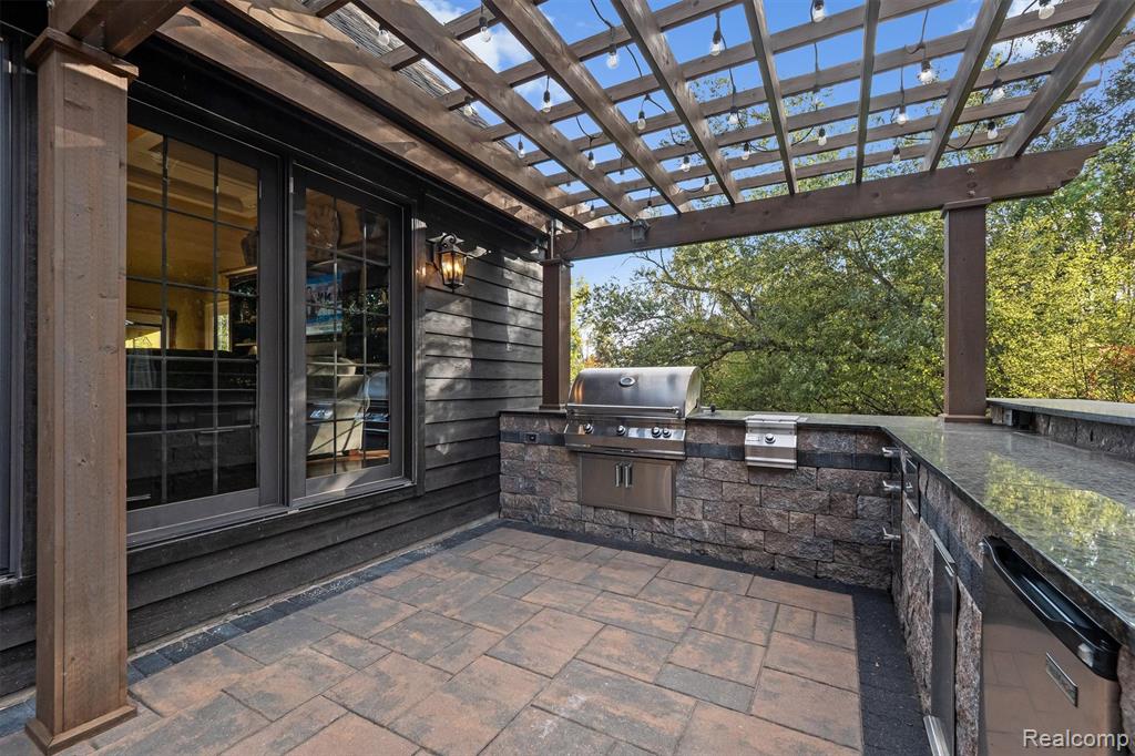 main property photo 40