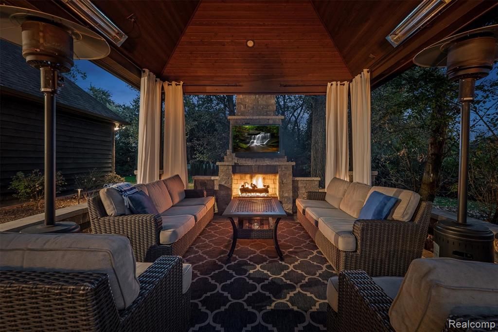 main property photo 46