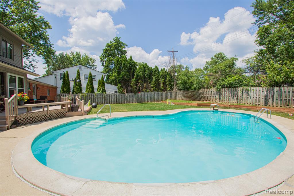 main property photo 49