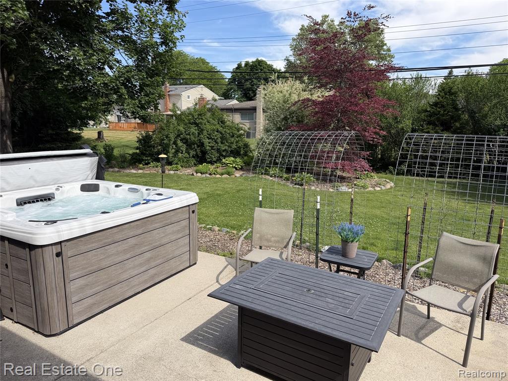 main property photo 30