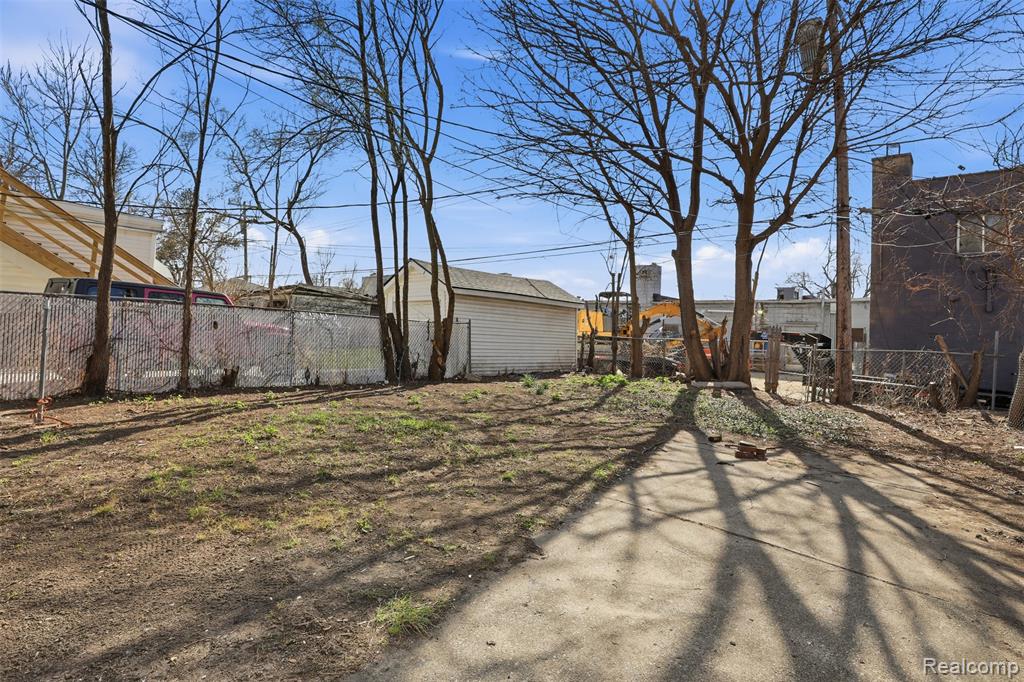 main property photo 31