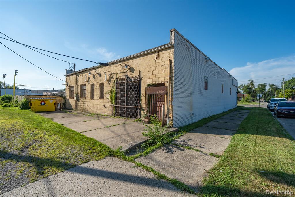 main property photo 20