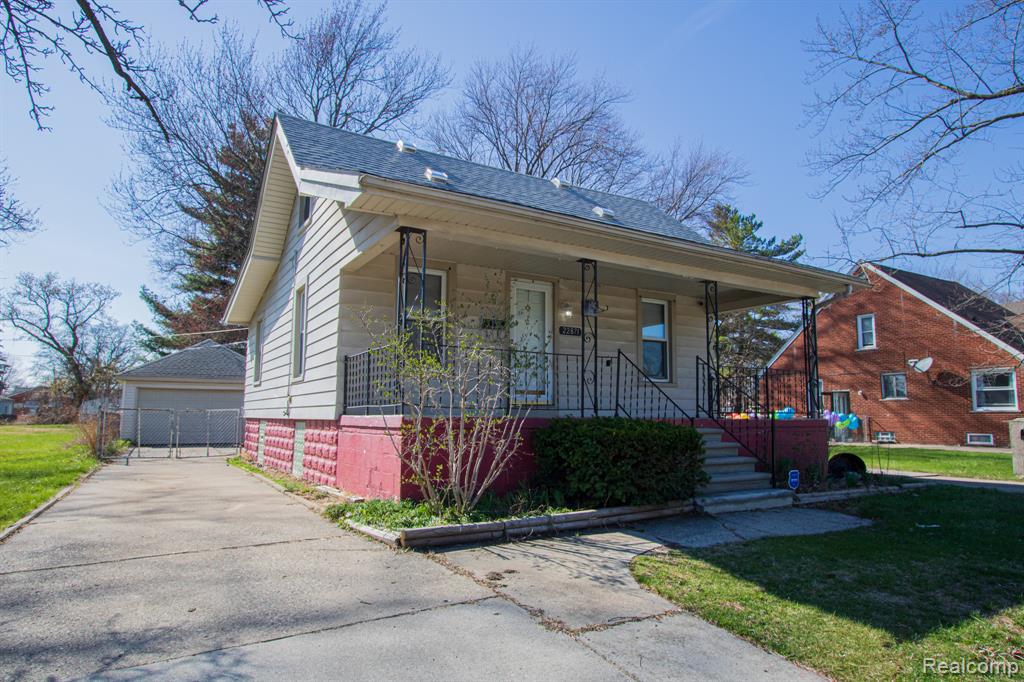 main property photo 13