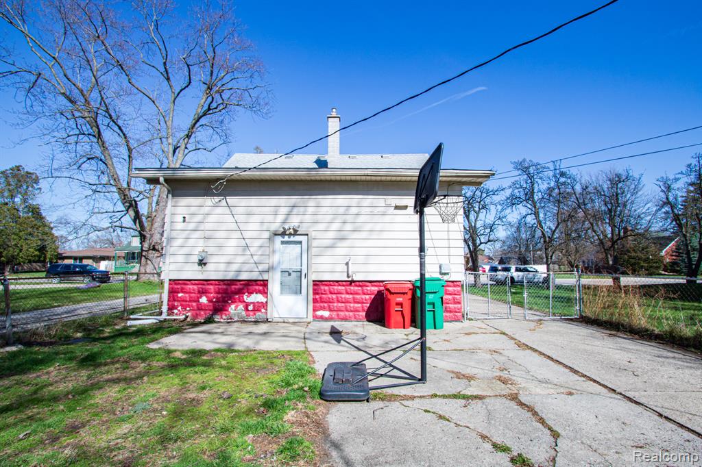 main property photo 20