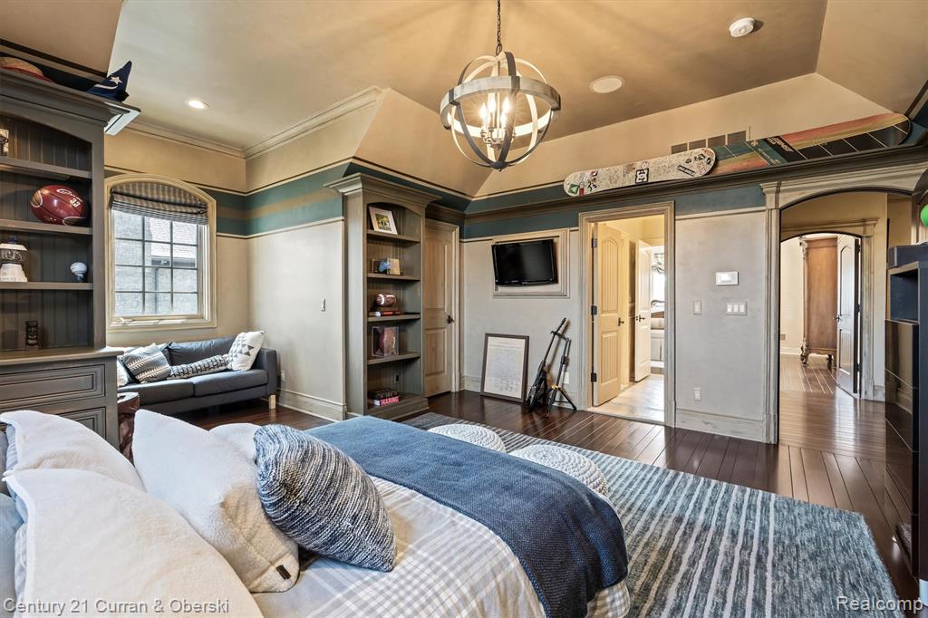 main property photo 40