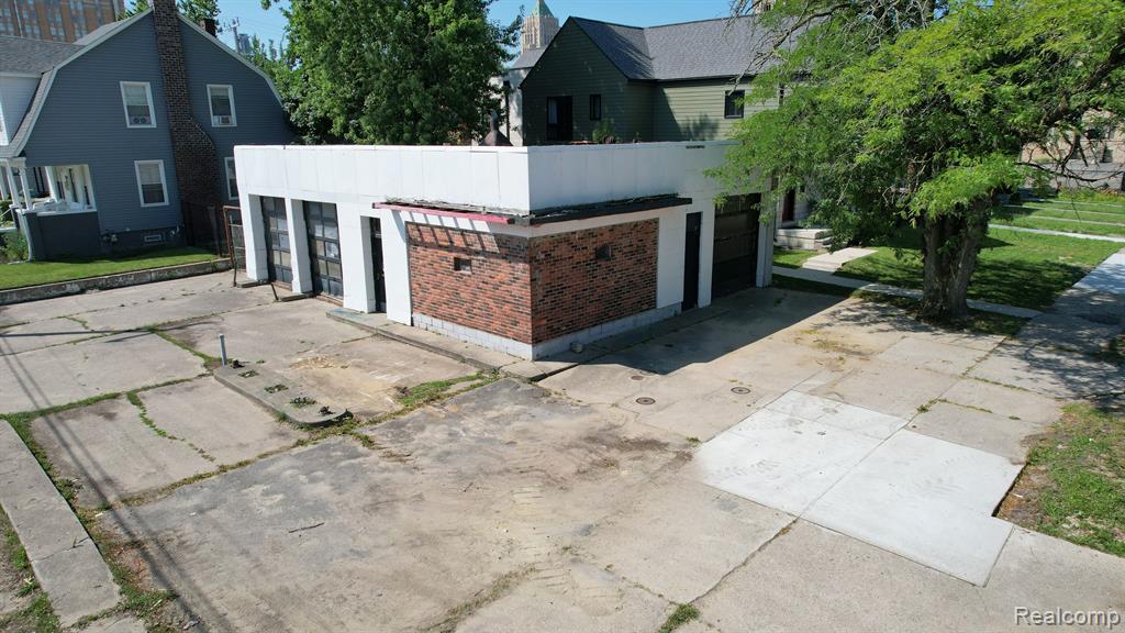main property photo 14