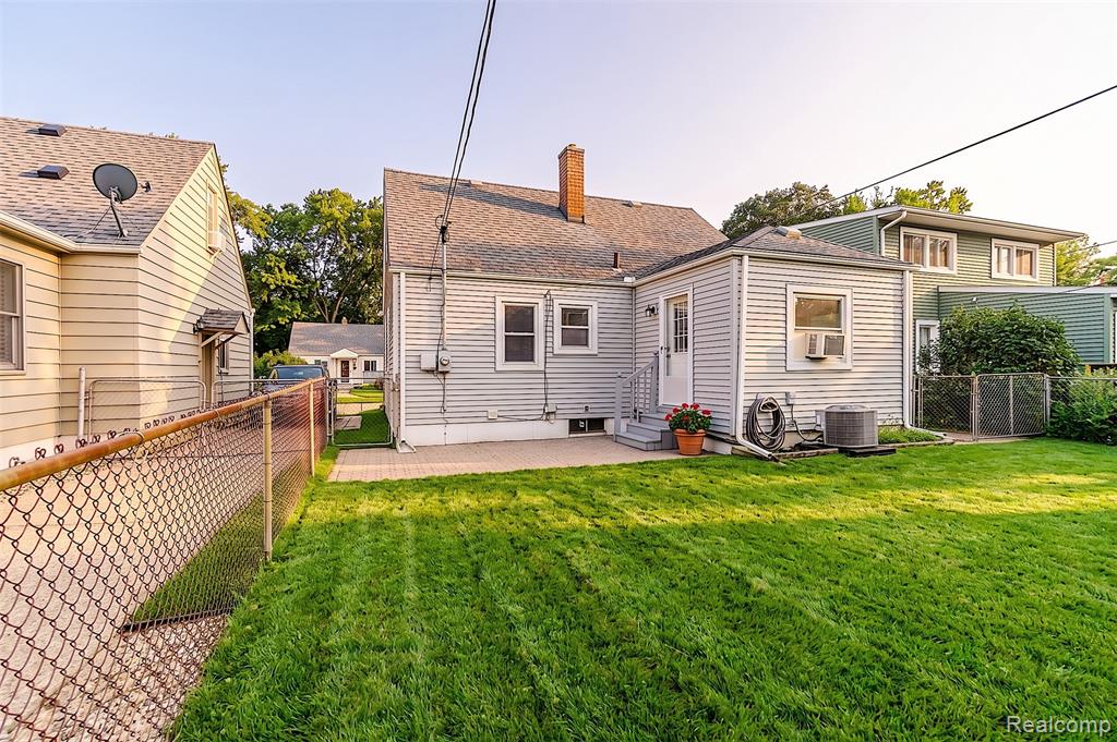 main property photo 11