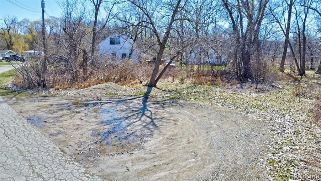 main property photo 32