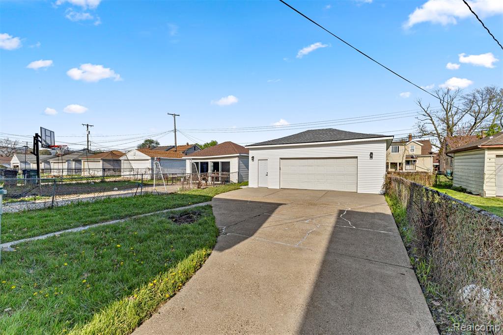main property photo 44