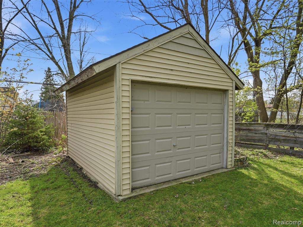 main property photo 34